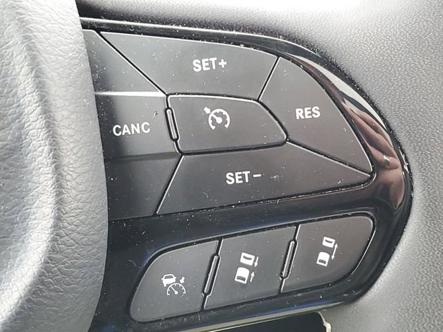 Used 2025 Chrysler Pacifica Limited image 15