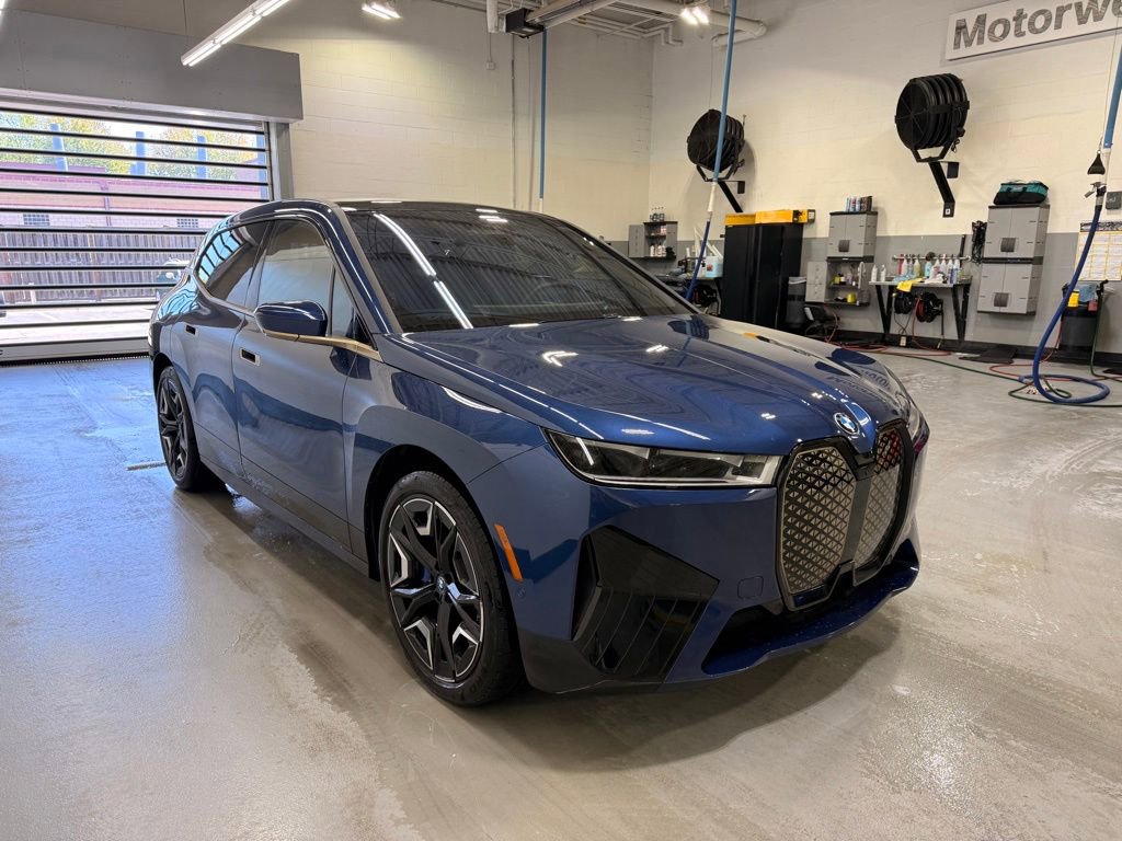 Used 2023 BMW iX xDrive50 w/ Premium Package AWD/4WD image 7