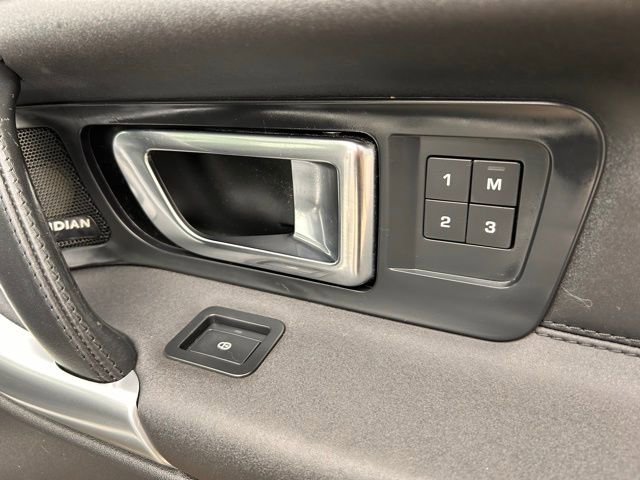 Used 2018 Land Rover Discovery Sport HSE image 40