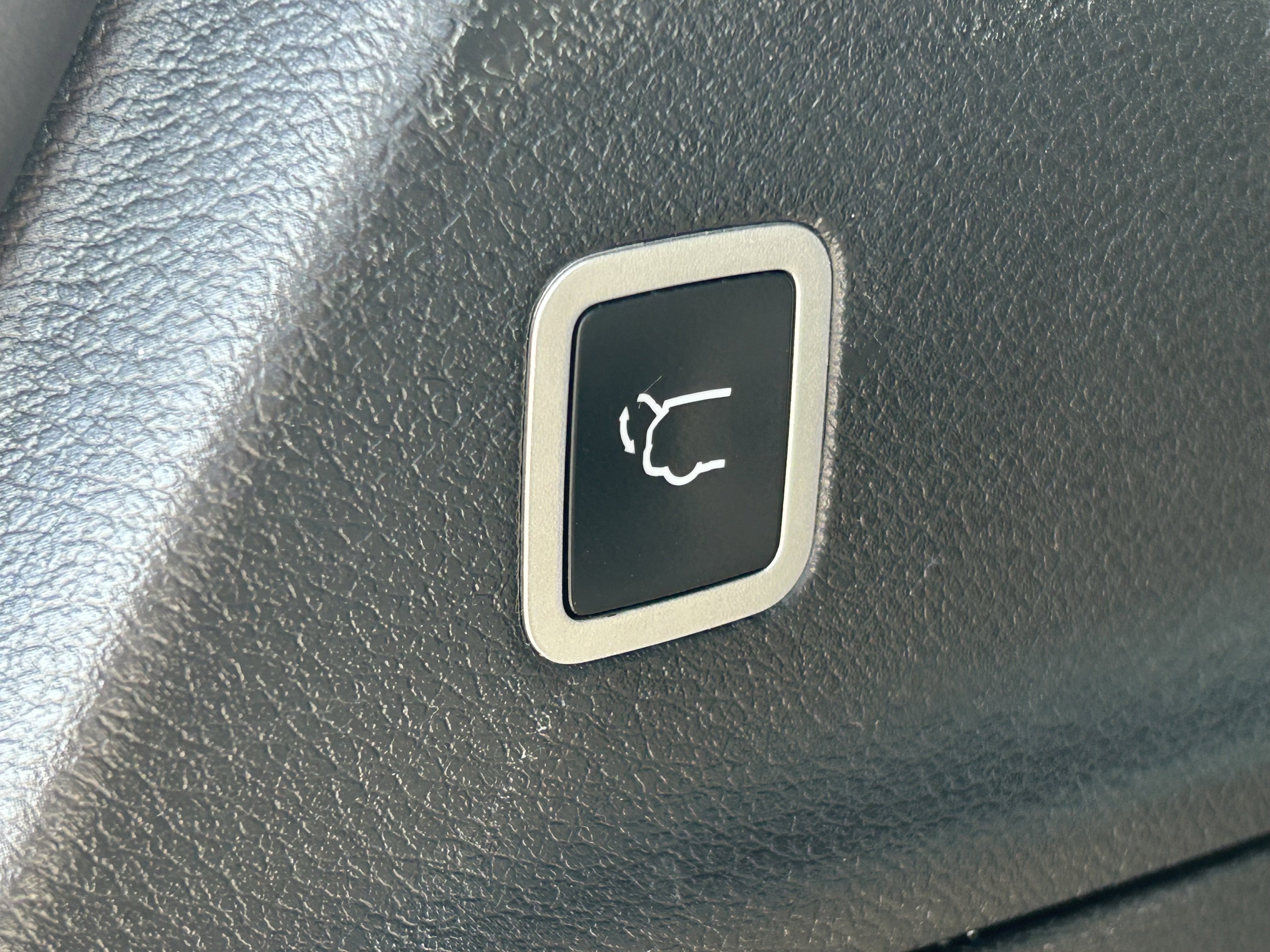 Used 2025 Chrysler Pacifica Limited image 24