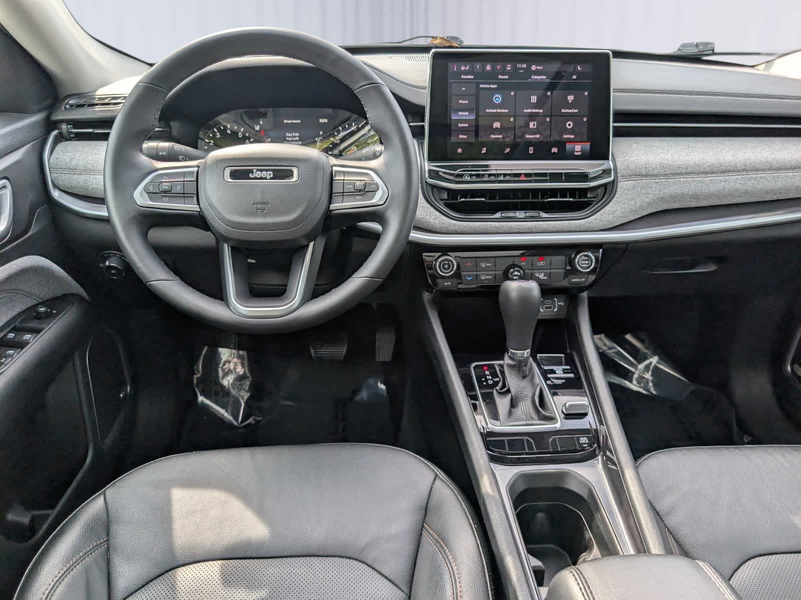 Used 2022 Jeep Compass Latitude w/ Sun and Sound Group AWD/4WD image 17