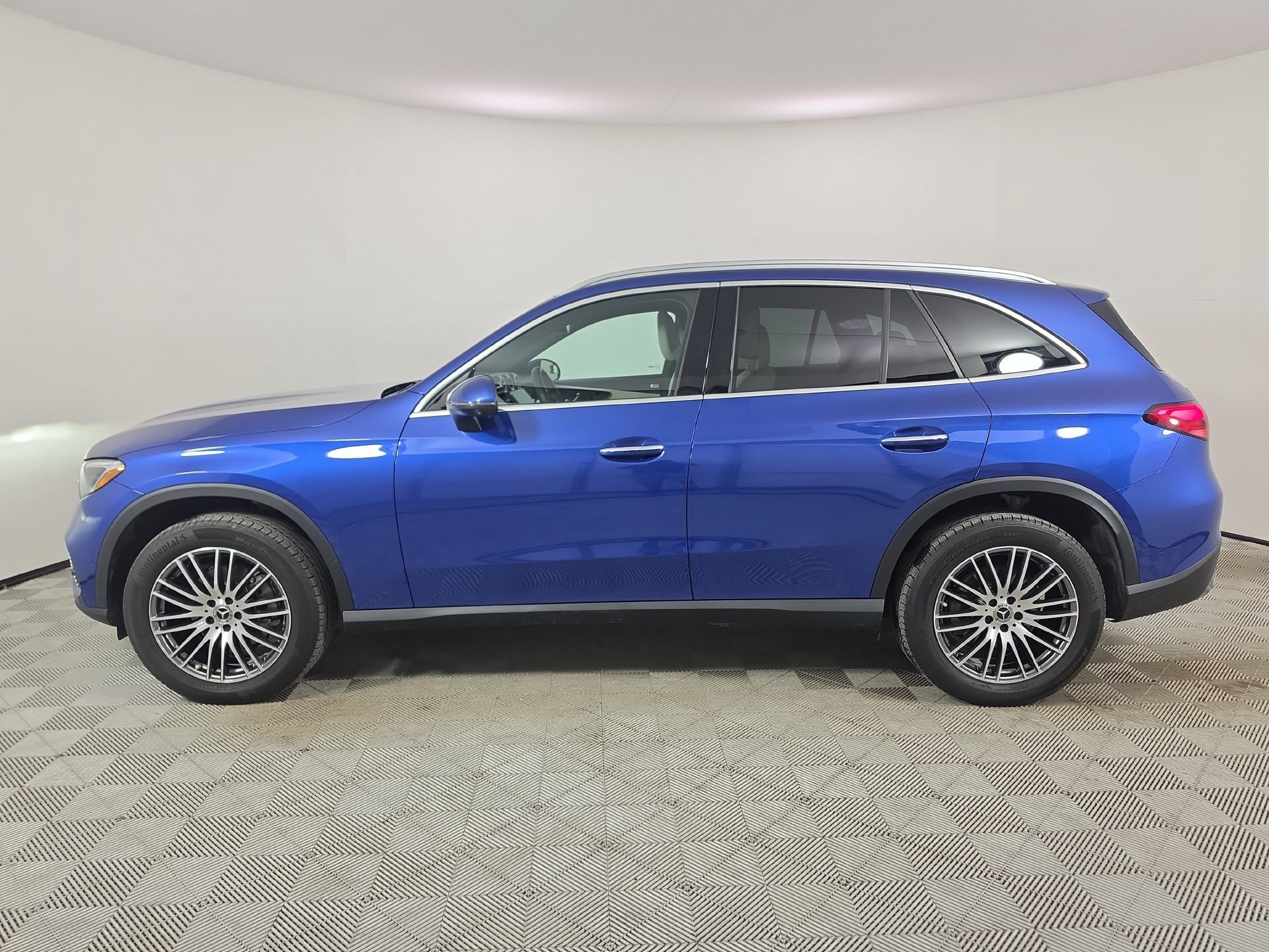 Used 2025 Mercedes-Benz GLC 300 image 4