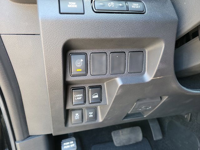 Used 2025 Nissan Frontier PRO-4X AWD/4WD image 18