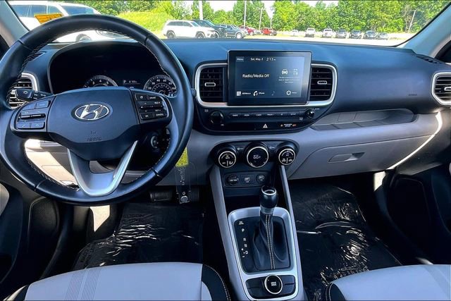 Used 2021 Hyundai Venue SEL w/ Cargo Package FWD image 7