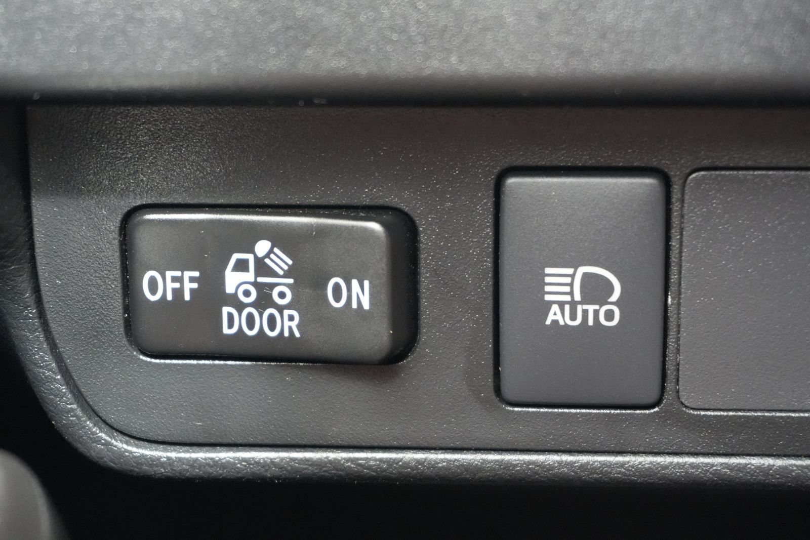 Used 2021 Toyota Tacoma SR5 AWD/4WD image 29
