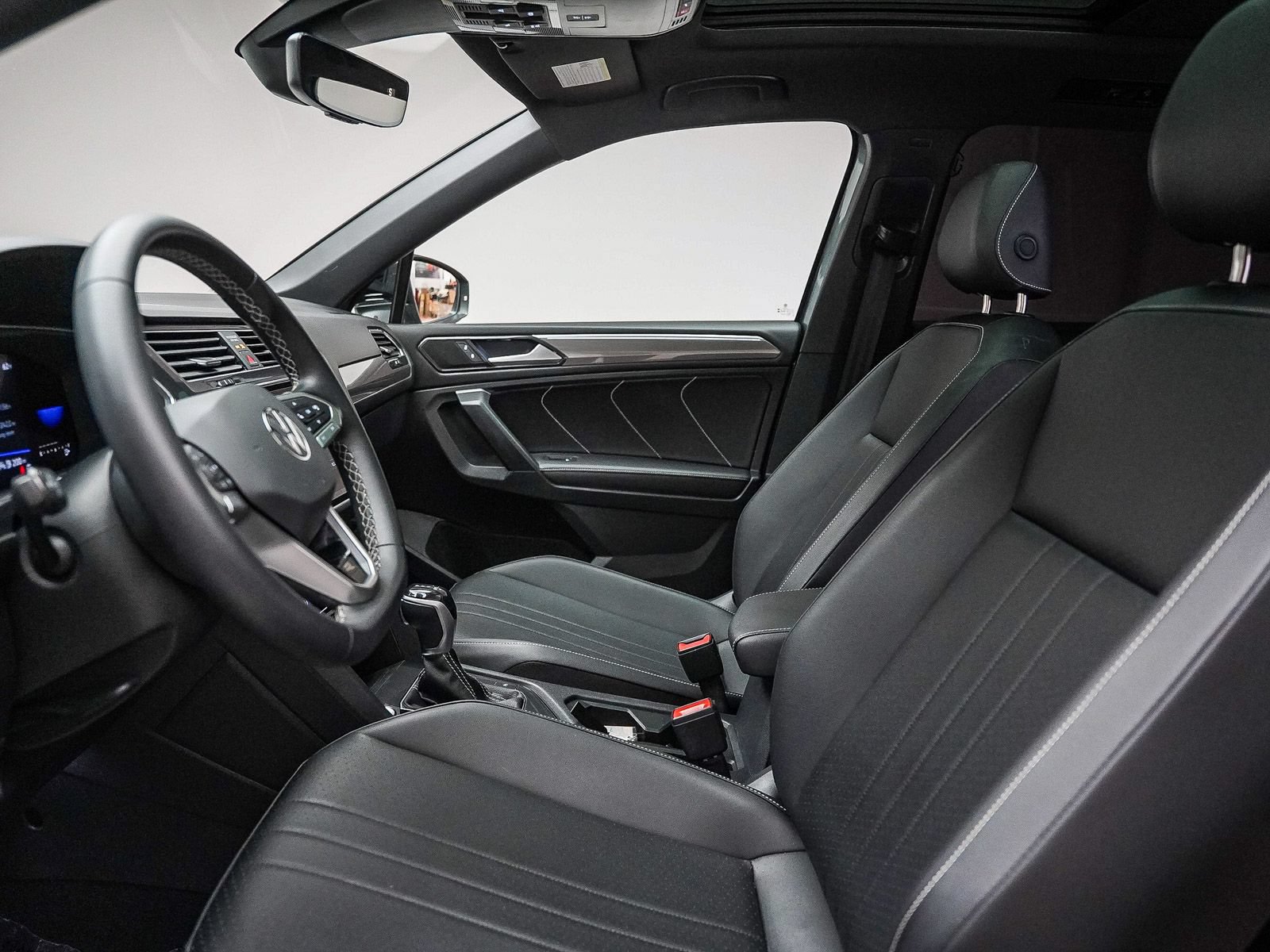Used 2023 Volkswagen Tiguan SE R-Line FWD image 19