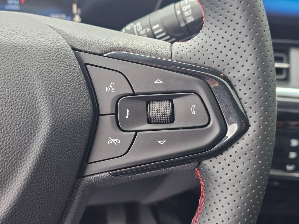 Used 2026 Chevrolet Trax RS w/ Sunroof Package image 26