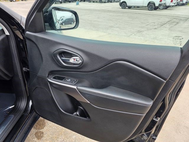 Used 2020 Jeep Cherokee Limited w/ Technology Group AWD/4WD image 18