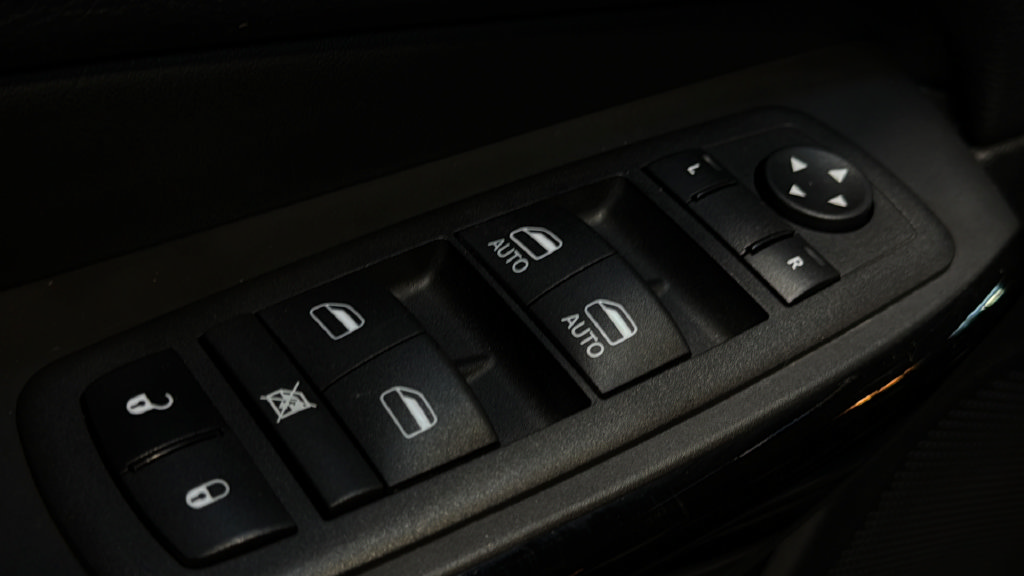 Used 2023 Jeep Cherokee Altitude Lux AWD/4WD image 23