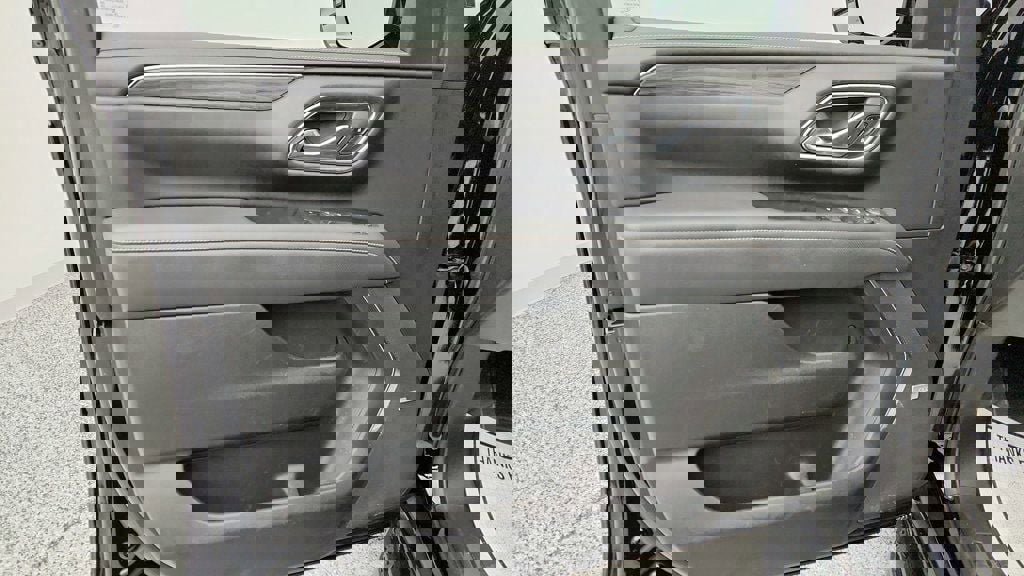 Used 2021 GMC Yukon SLT w/ SLT Premium Package image 11