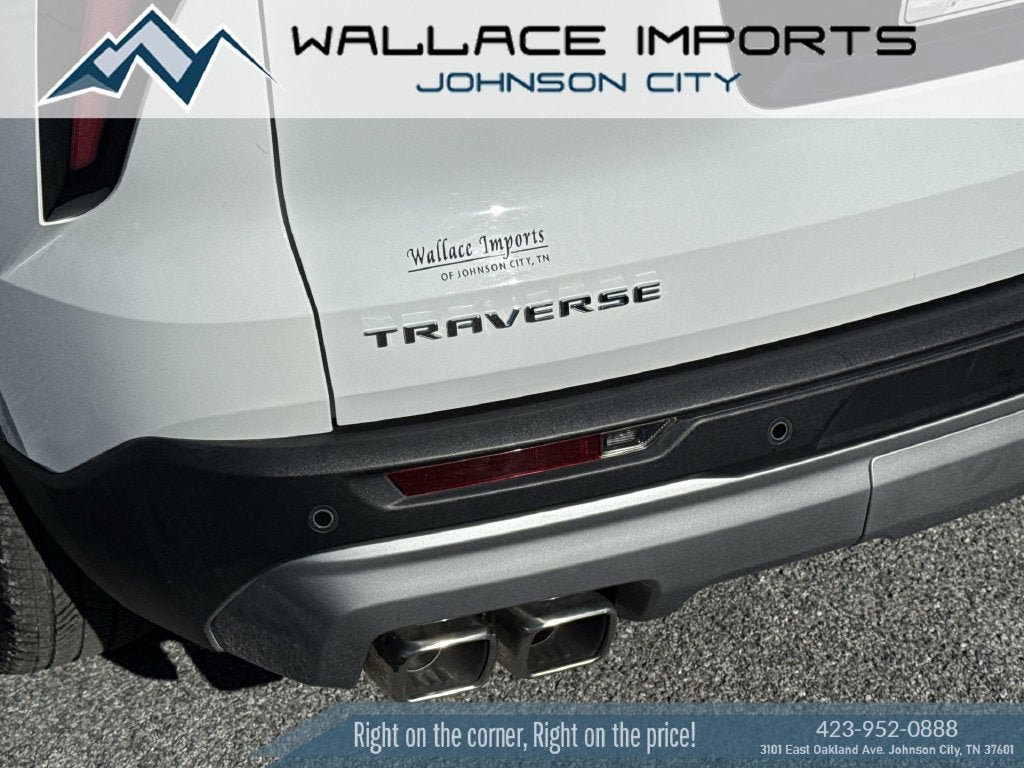 Used 2025 Chevrolet Traverse LT FWD image 11