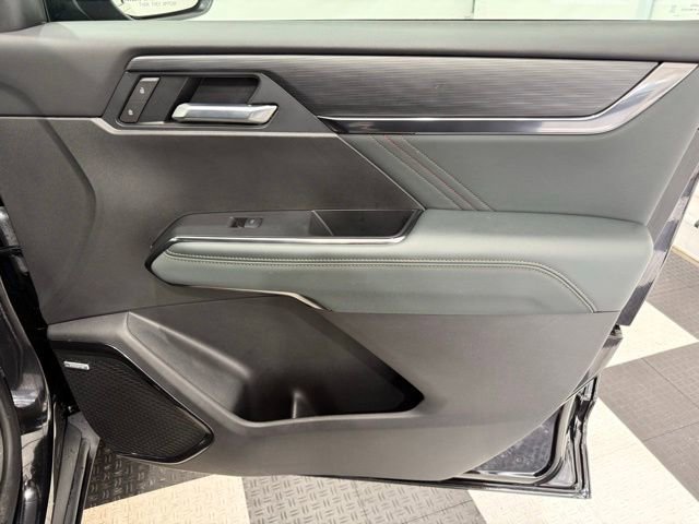 Used 2025 GMC Acadia AT4 image 21