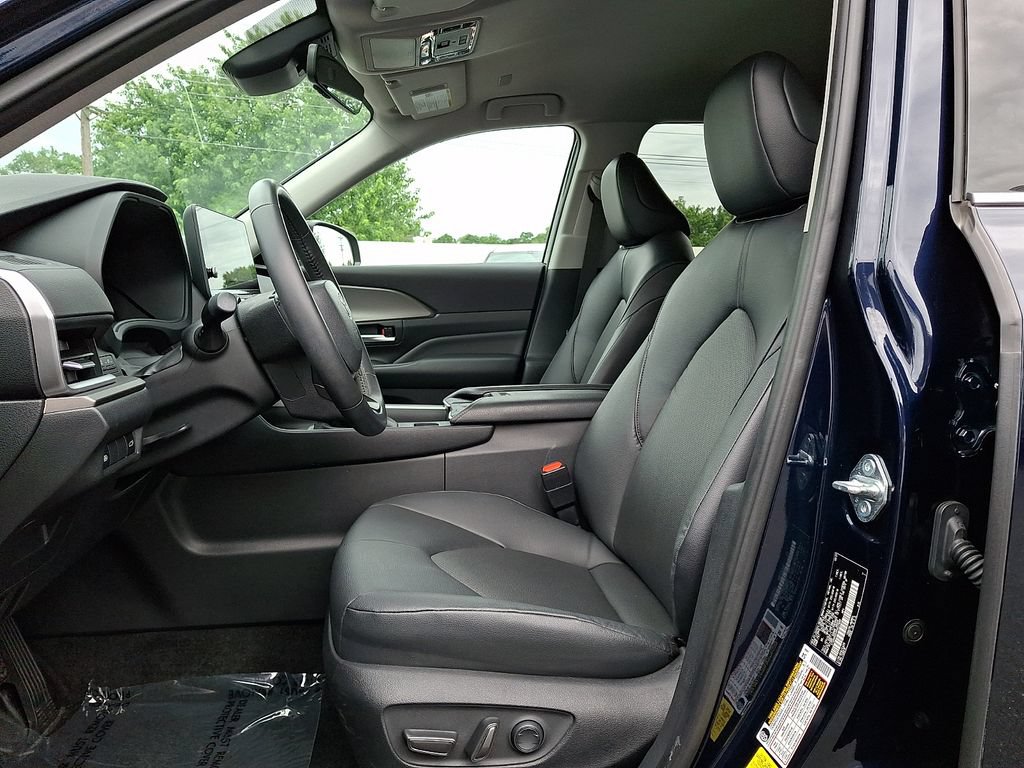 Certified 2024 Toyota Grand Highlander AWD image 14