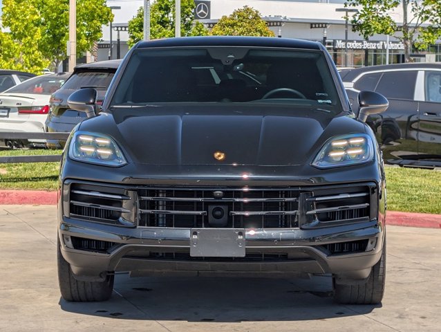 Used 2025 Porsche Cayenne Coupe AWD/4WD image 2