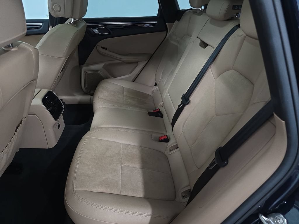 Certified 2019 Porsche Macan AWD/4WD image 27