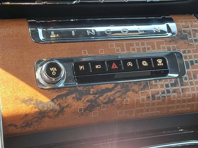 Certified 2025 Lincoln Aviator Black Label AWD/4WD image 15