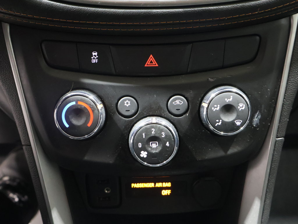 Used 2019 Chevrolet Trax LT w/ LT Convenience Package AWD/4WD image 30