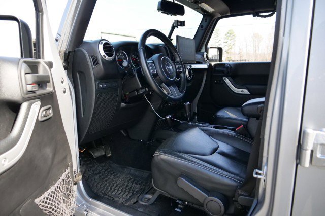 Used 2016 Jeep Wrangler Unlimited Rubicon w/ Connectivity Group image 30