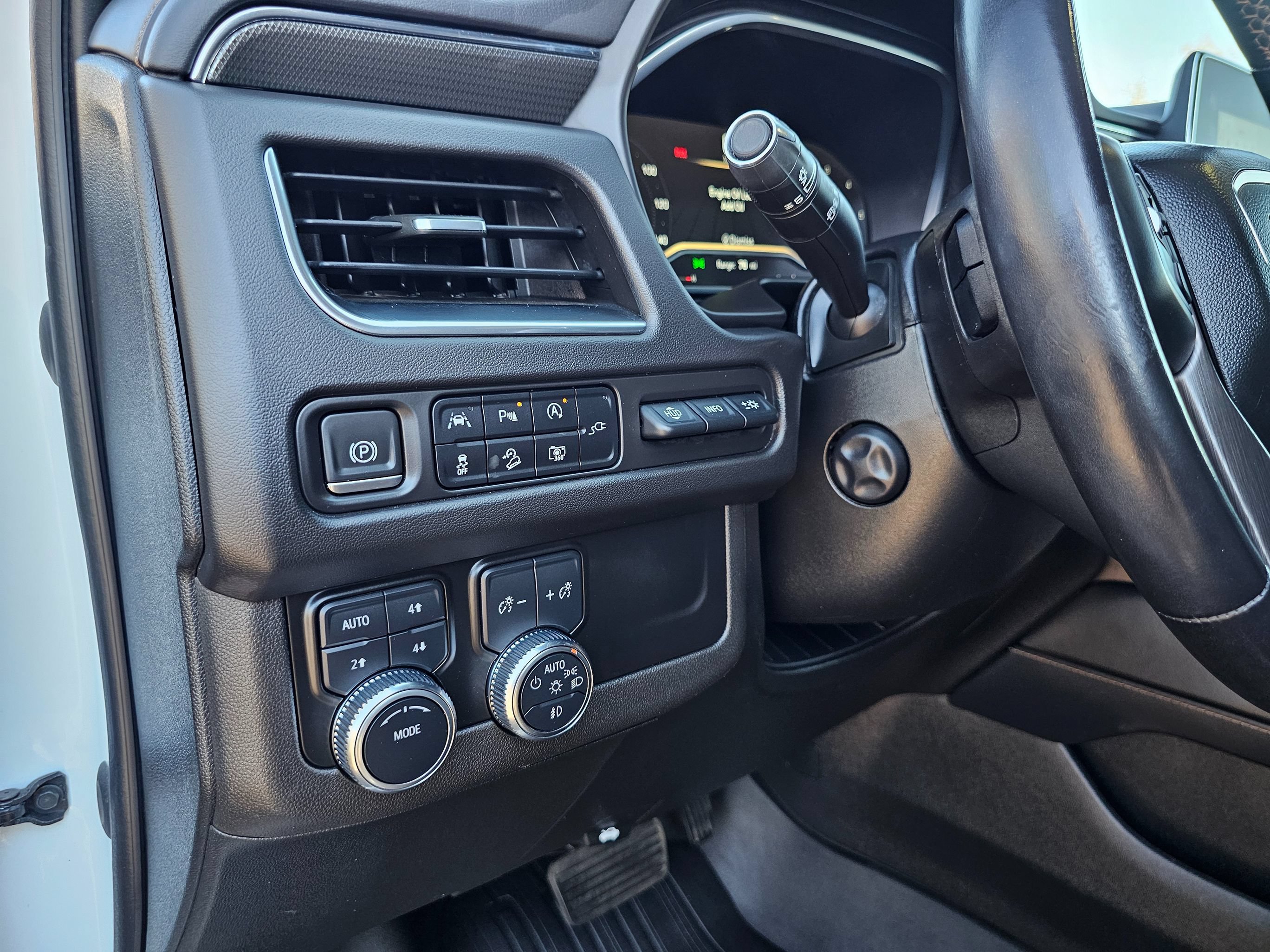 Used 2022 GMC Yukon XL AT4 w/ Technology Package AWD/4WD image 25
