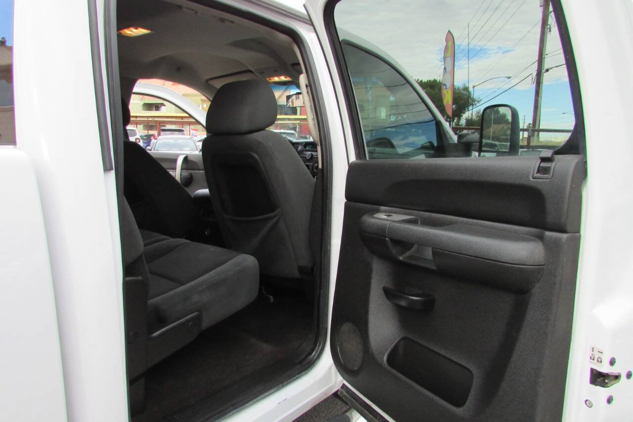 Used 2007 Chevrolet Silverado 2500 LT w/ 2LT Convenience Package AWD/4WD image 23