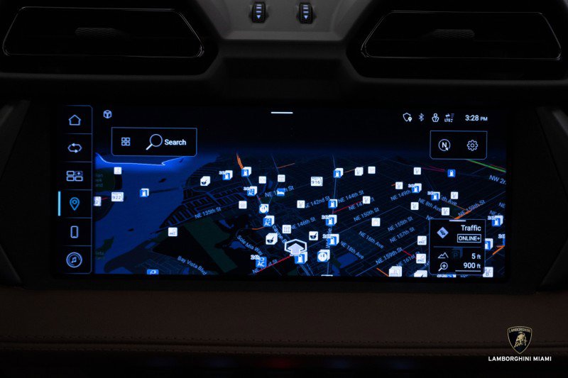 Used 2025 Lamborghini Urus SE image 54