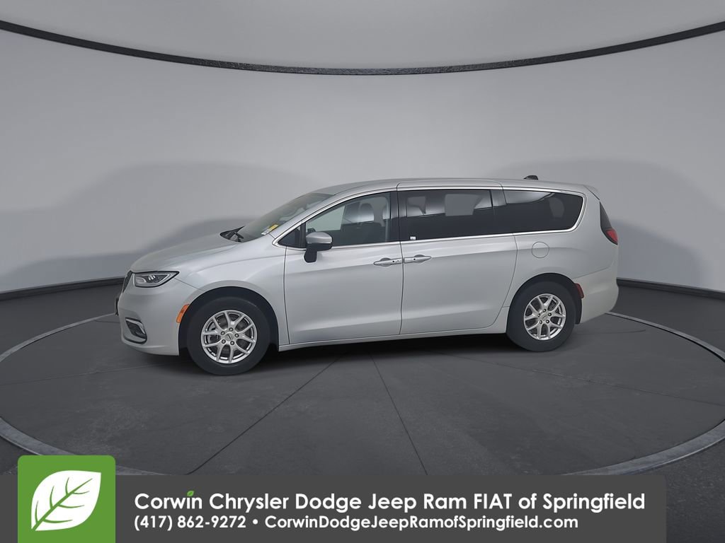 Certified 2023 Chrysler Pacifica Touring-L image 8