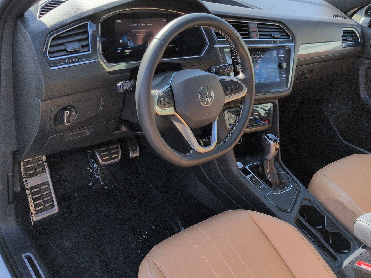 Used 2023 Volkswagen Tiguan SE R-Line image 9