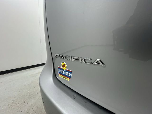 Used 2024 Chrysler Pacifica Touring-L FWD image 30