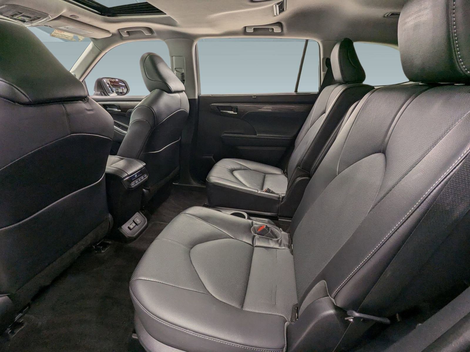 Used 2023 Toyota Highlander Limited image 21