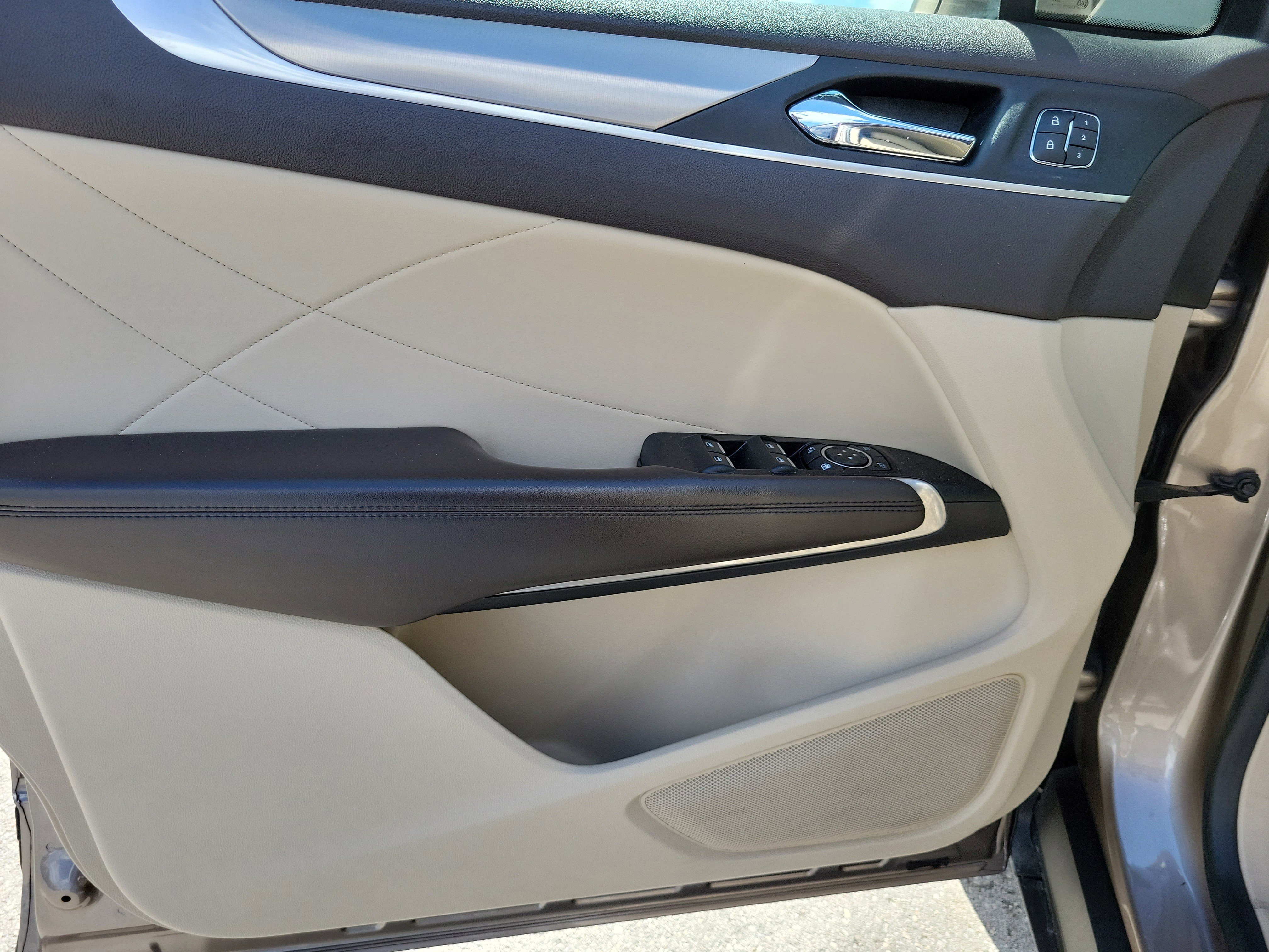 Used 2019 Lincoln MKC Premiere FWD image 26