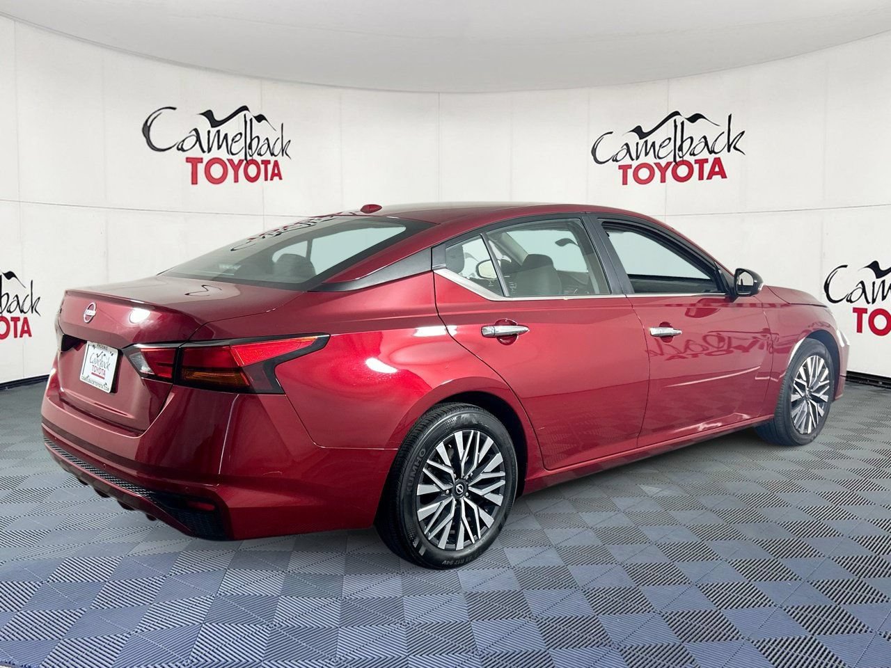 Used 2025 Nissan Altima 2.5 SV FWD image 7