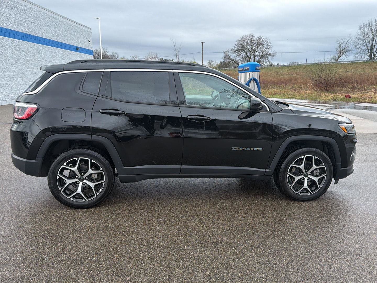 Used 2025 Jeep Compass Limited image 6