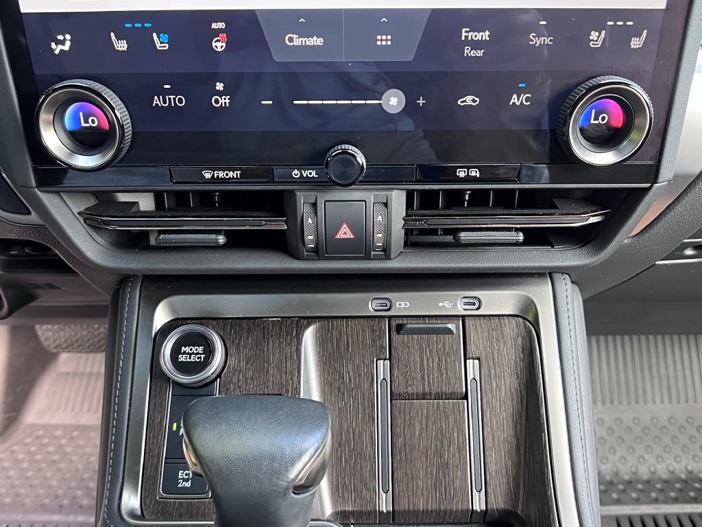 Used 2024 Lexus GX 550 w/ Accessory Package (2T) AWD/4WD image 17