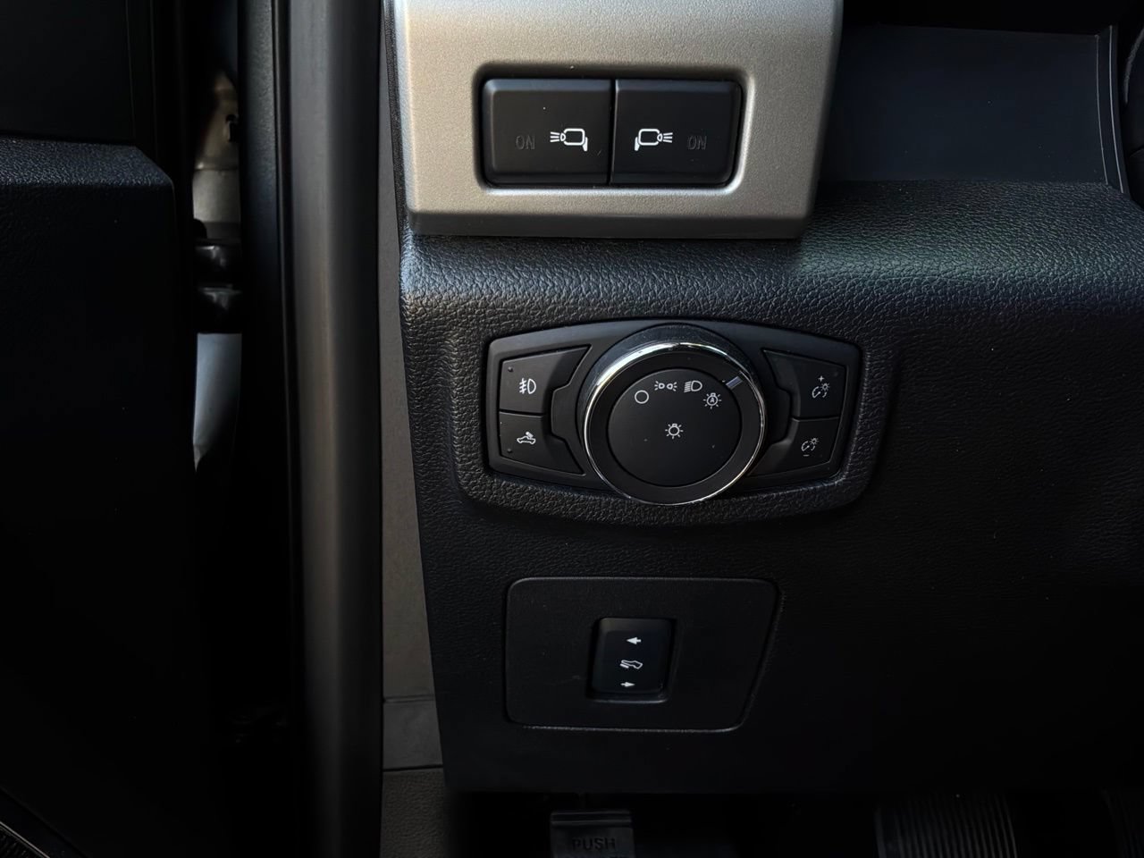 Used 2017 Ford F150 Lariat w/ Equipment Group 501A Mid AWD/4WD image 26