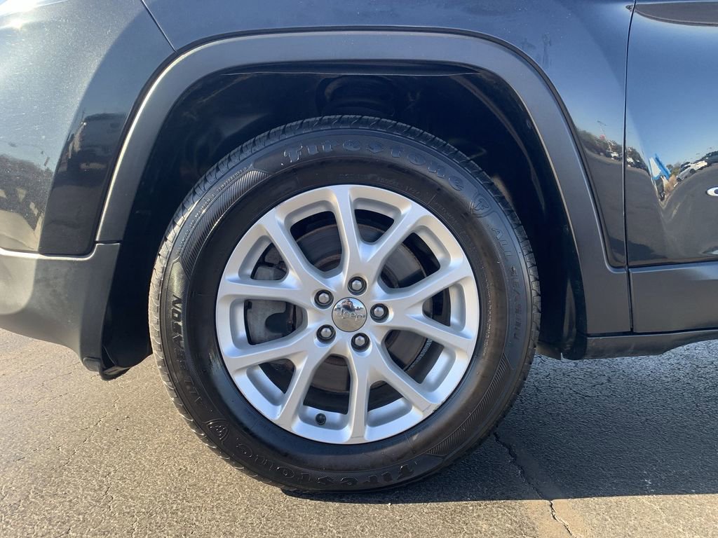 Used 2015 Jeep Cherokee Latitude w/ Cold Weather Group image 17