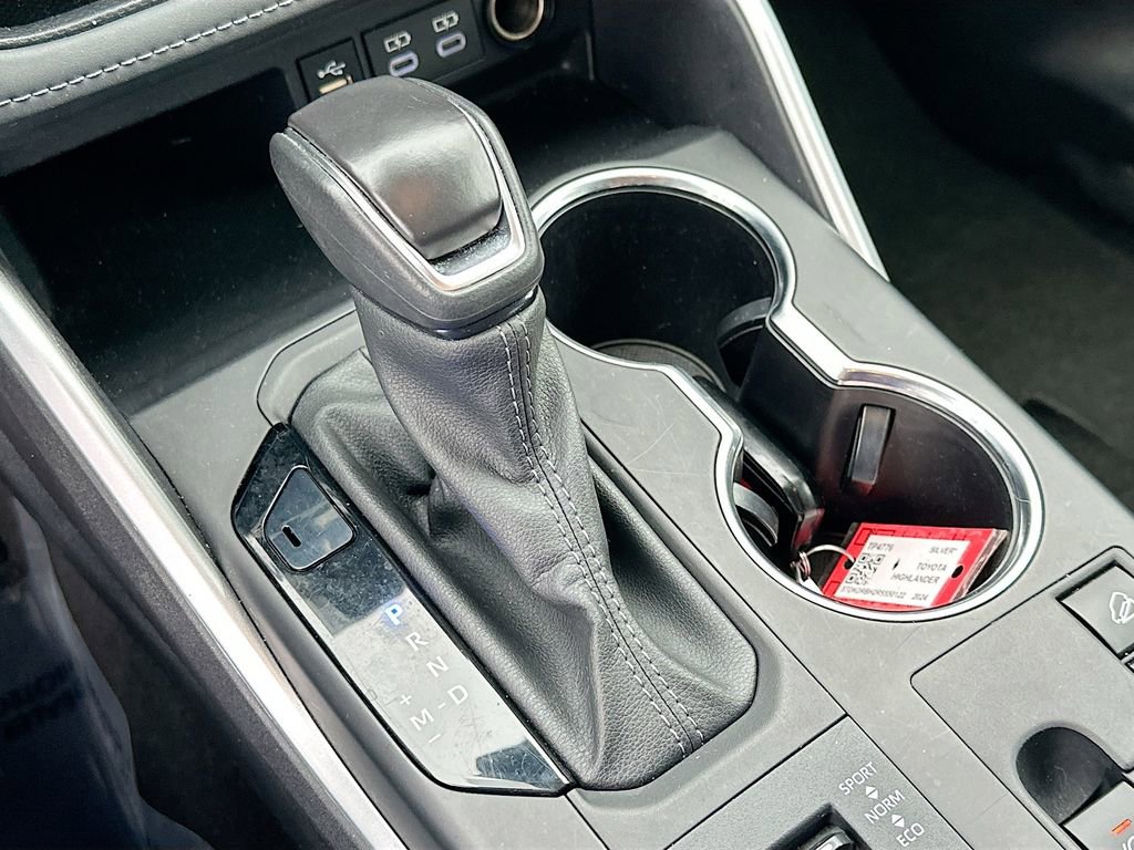 Used 2024 Toyota Highlander LE AWD/4WD image 23