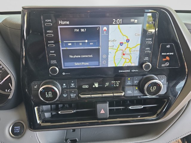 Used 2021 Toyota Highlander XLE FWD image 19