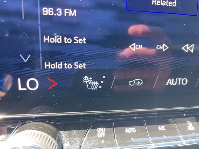 Used 2024 Chevrolet Blazer EV LT AWD/4WD image 9