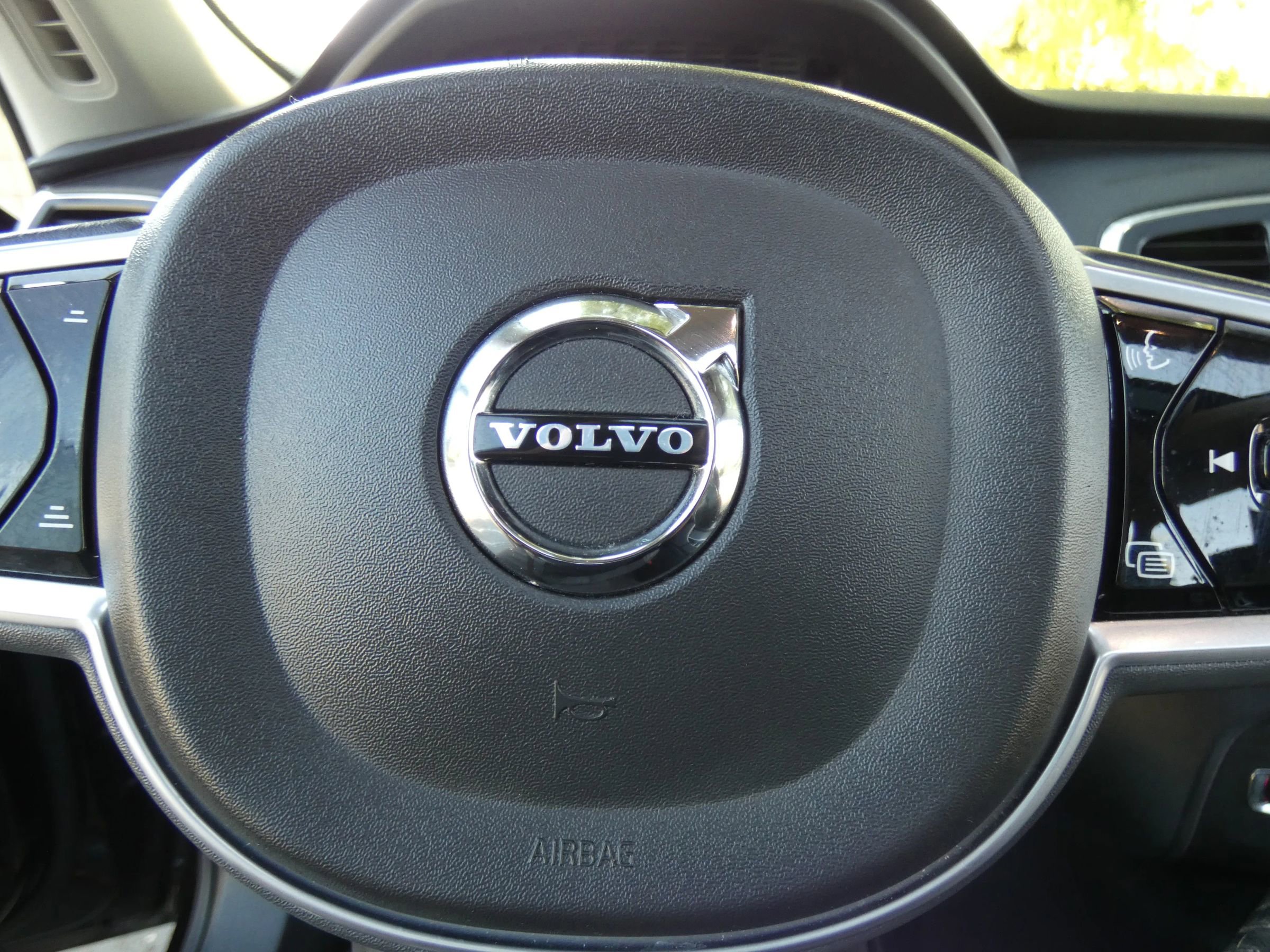 Used 2020 Volvo XC90 T6 Momentum image 61