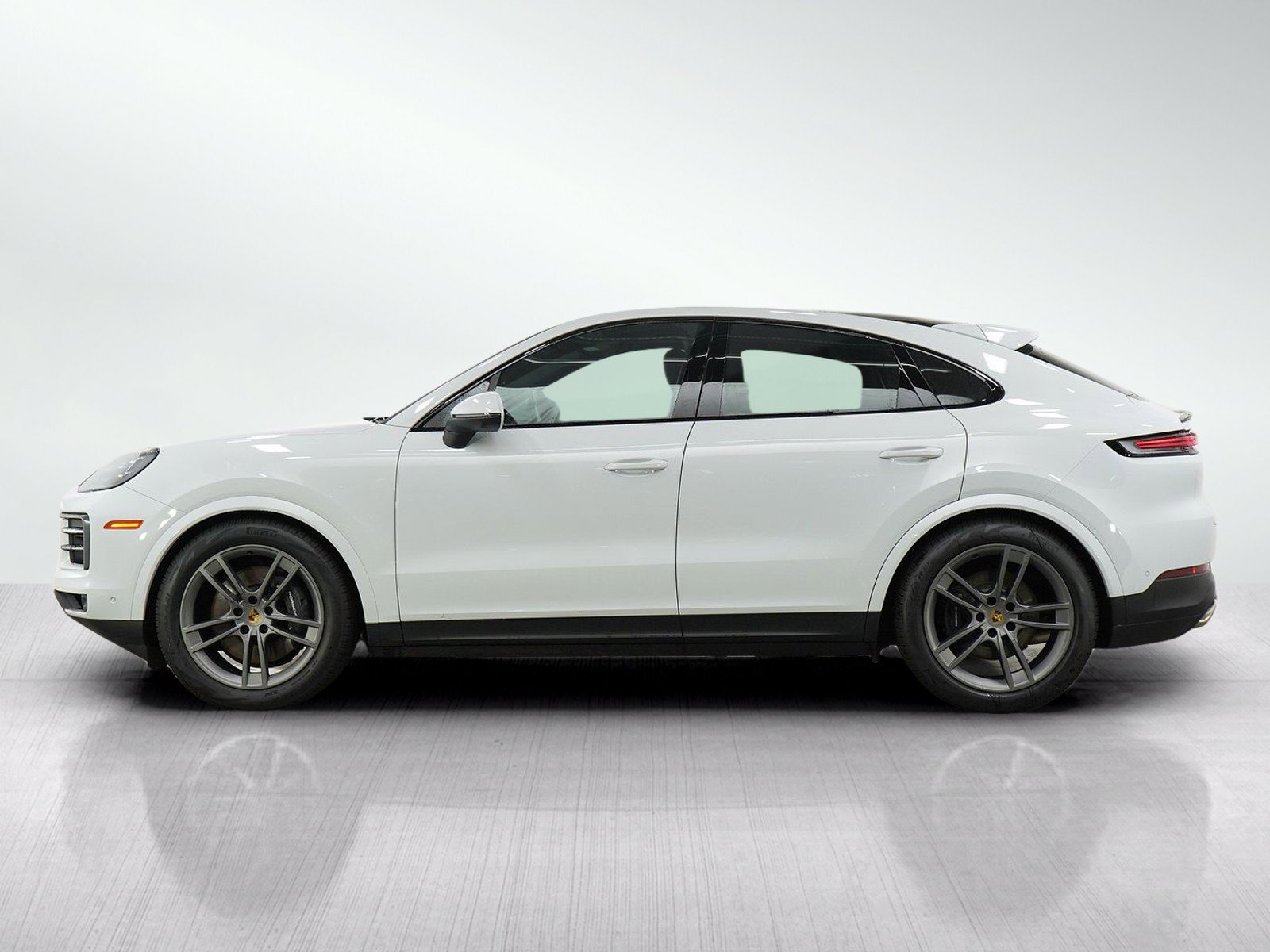 Used 2024 Porsche Cayenne Coupe AWD/4WD image 2