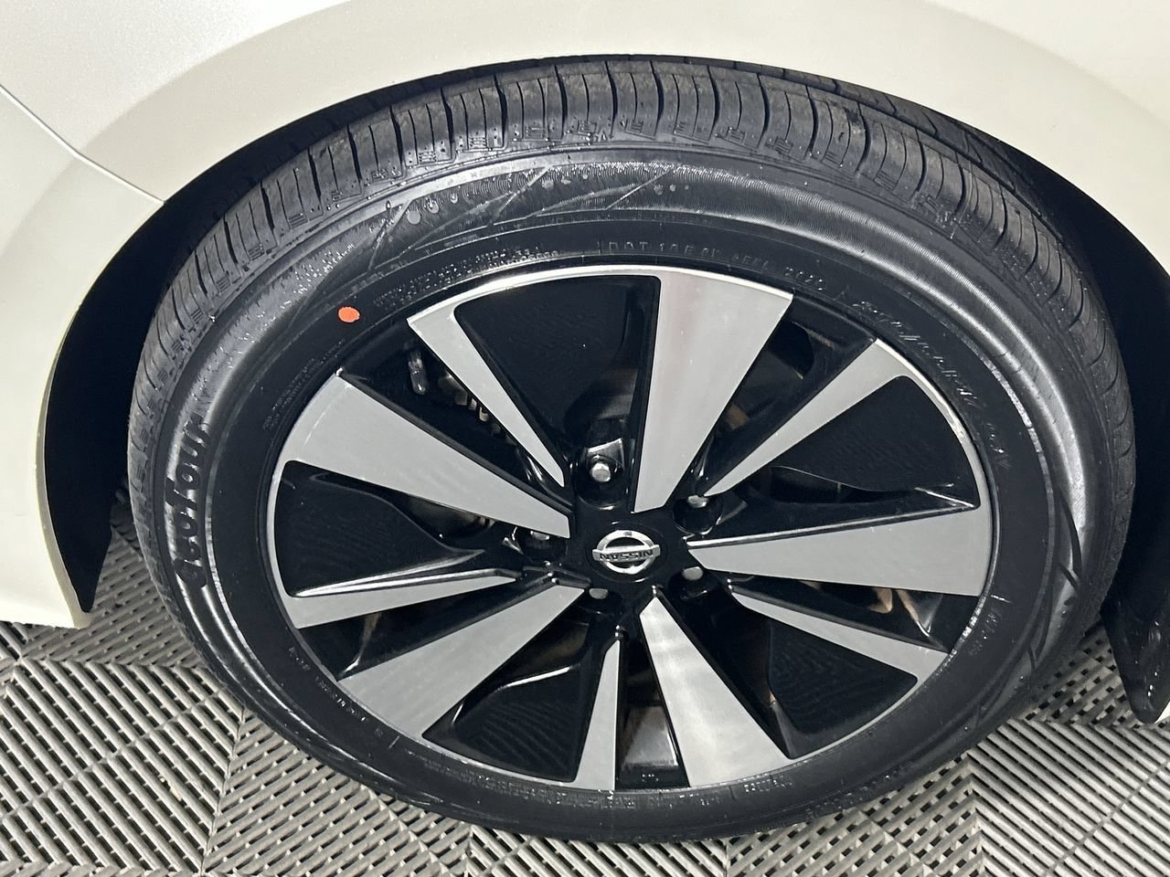 Used 2020 Nissan Altima 2.5 SV FWD image 9