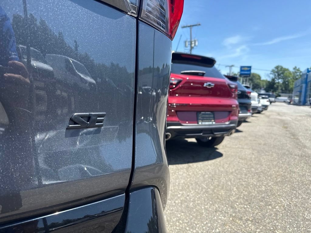 Used 2021 Toyota RAV4 SE w/ Weather & Moonroof Package AWD/4WD image 25