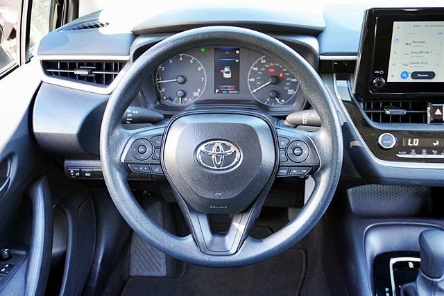 Used 2025 Toyota Corolla LE image 18