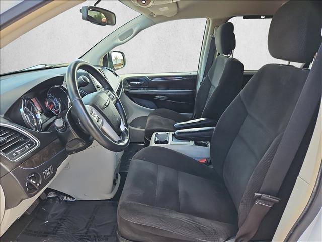 Used 2014 Chrysler Town & Country Touring FWD image 21