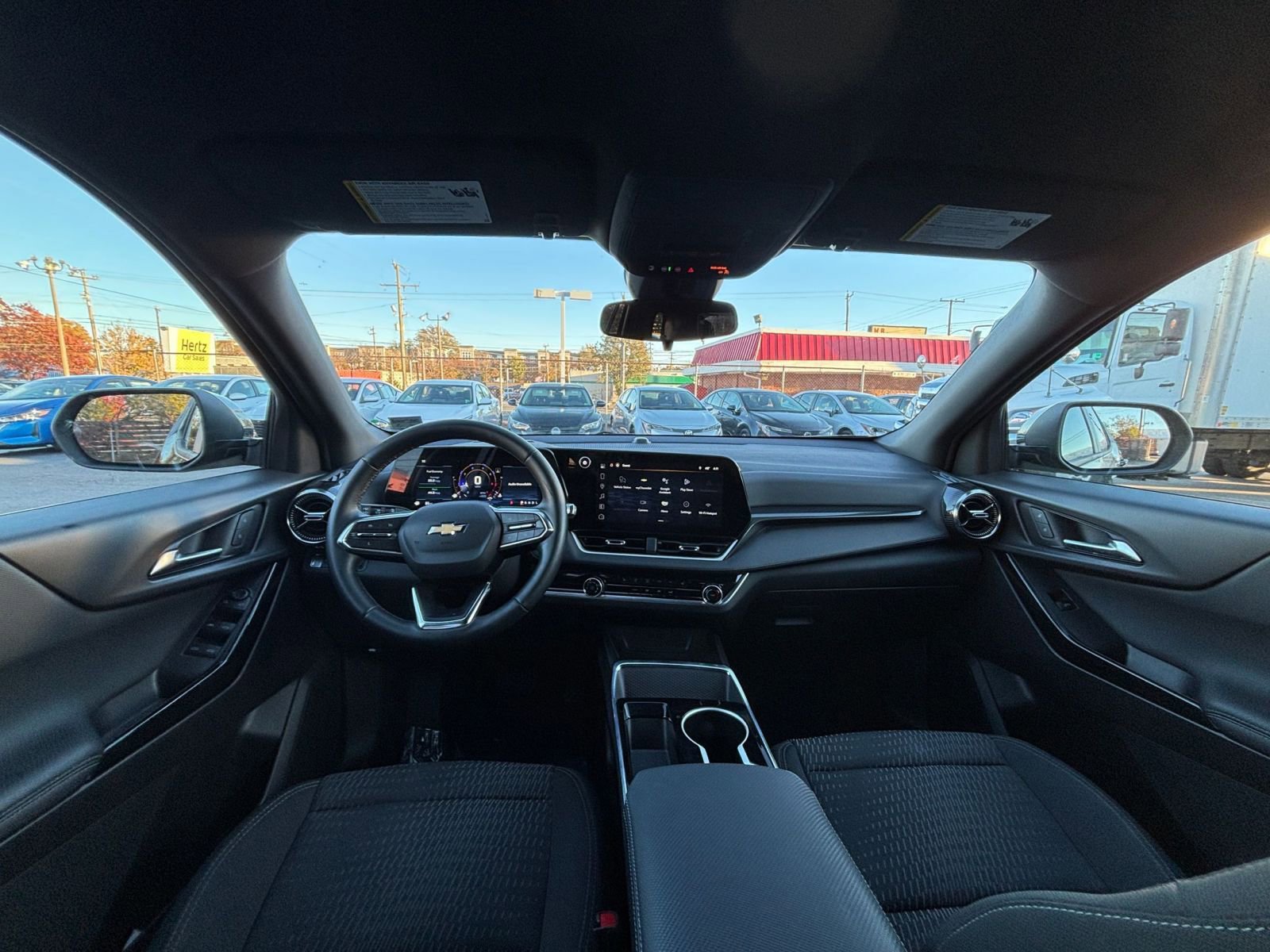 Used 2025 Chevrolet Equinox LT image 32