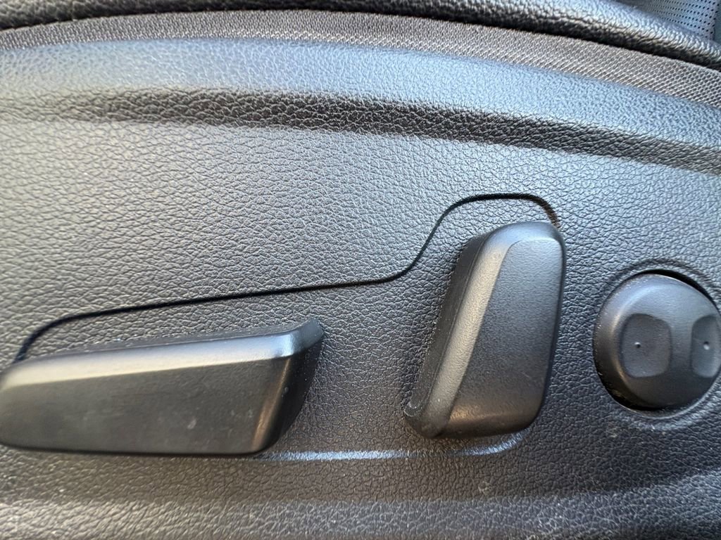 Used 2019 Hyundai Santa Fe Limited image 17