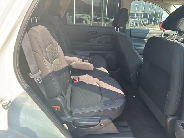 Used 2024 Nissan Pathfinder SV image 9