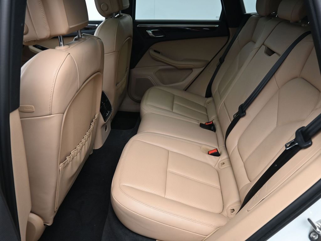 Certified 2023 Porsche Macan AWD/4WD image 7