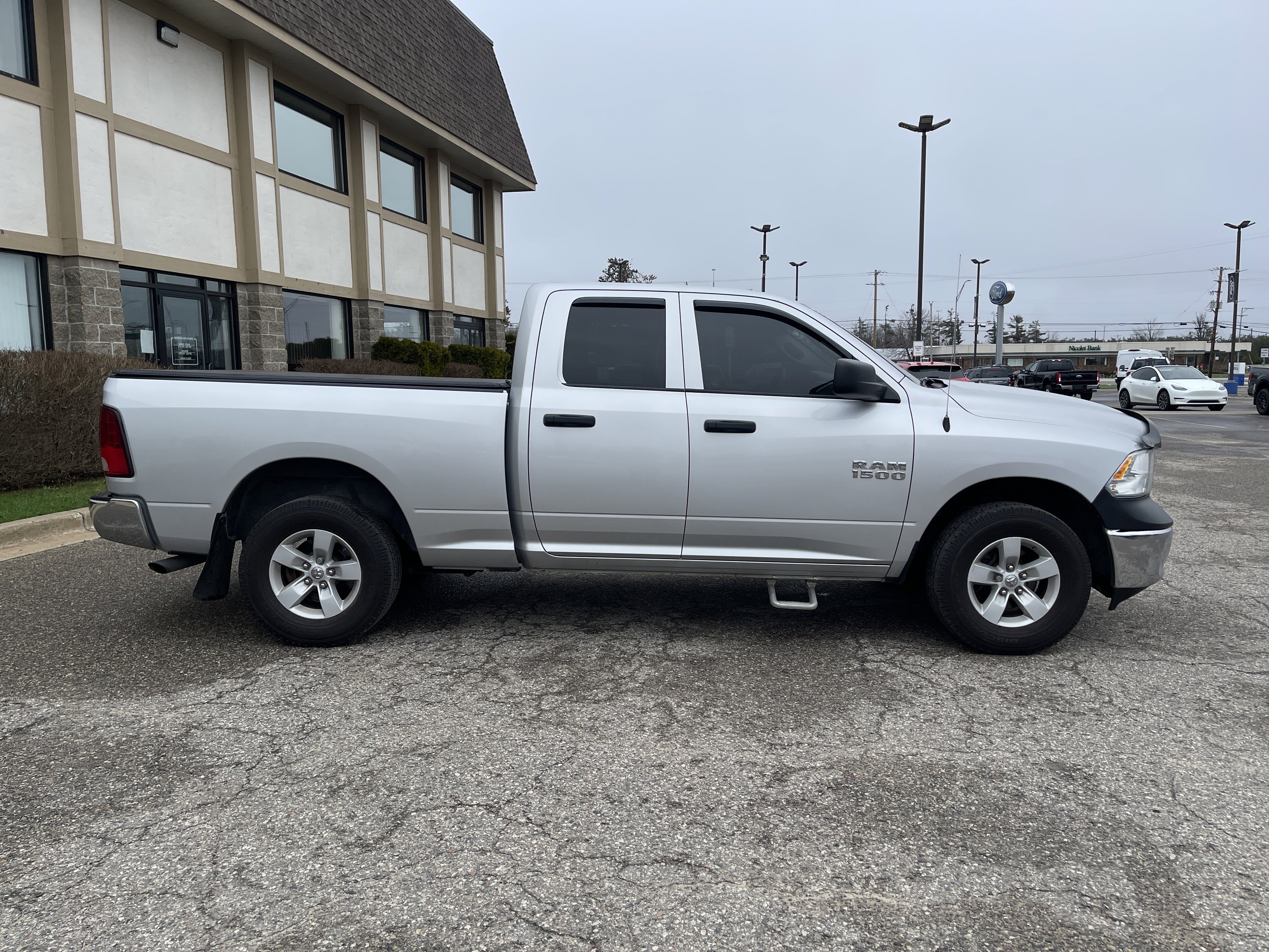 Used 2017 RAM 1500 ST w/ SXT Appearance Group image 3