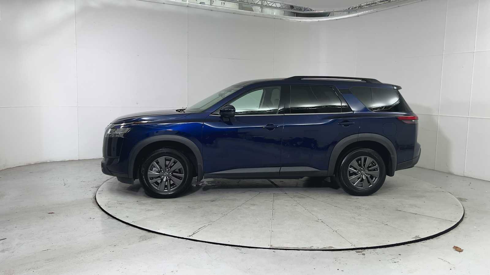 Used 2022 Nissan Pathfinder SV image 5